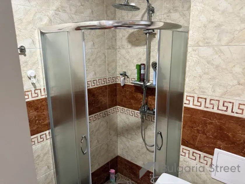 łazienka wc razem z kabiną natryskową