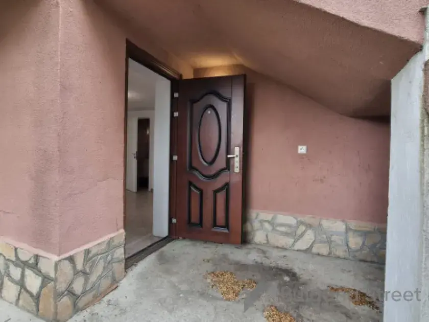 wejście do mieszkania nr 1