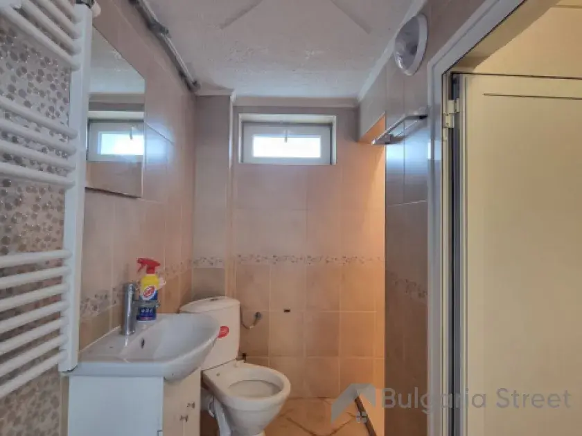 łazienka wc razem z prysznicem