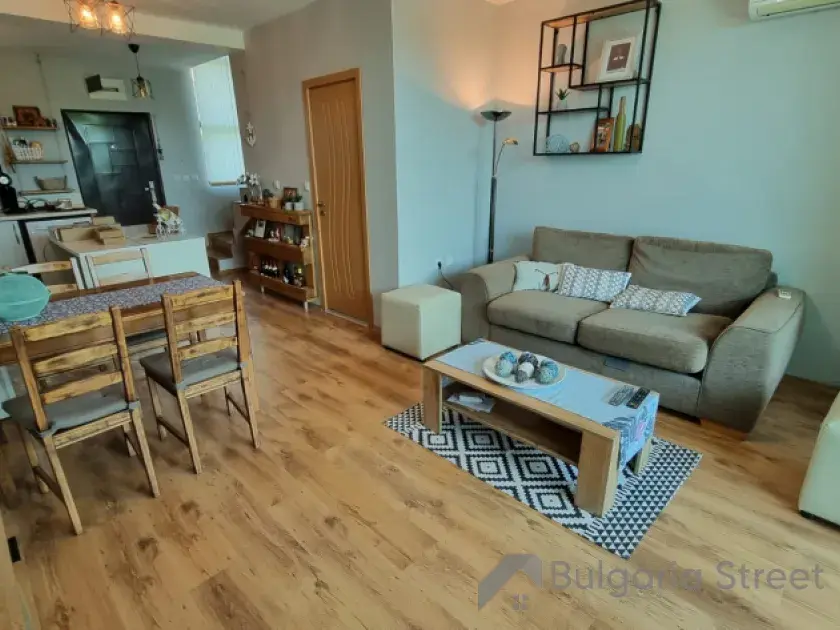 widok na salon i kuchnie