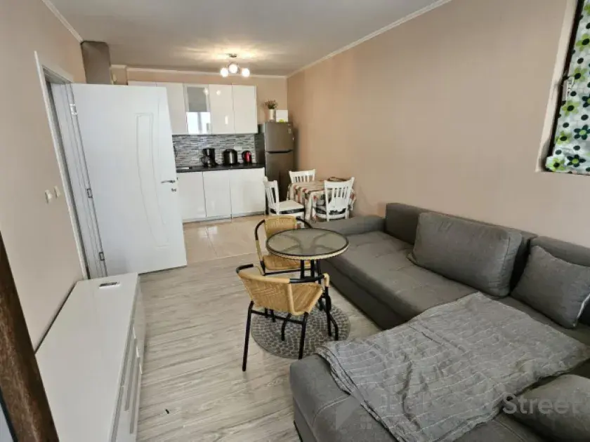 widok na salon oraz kuchnie