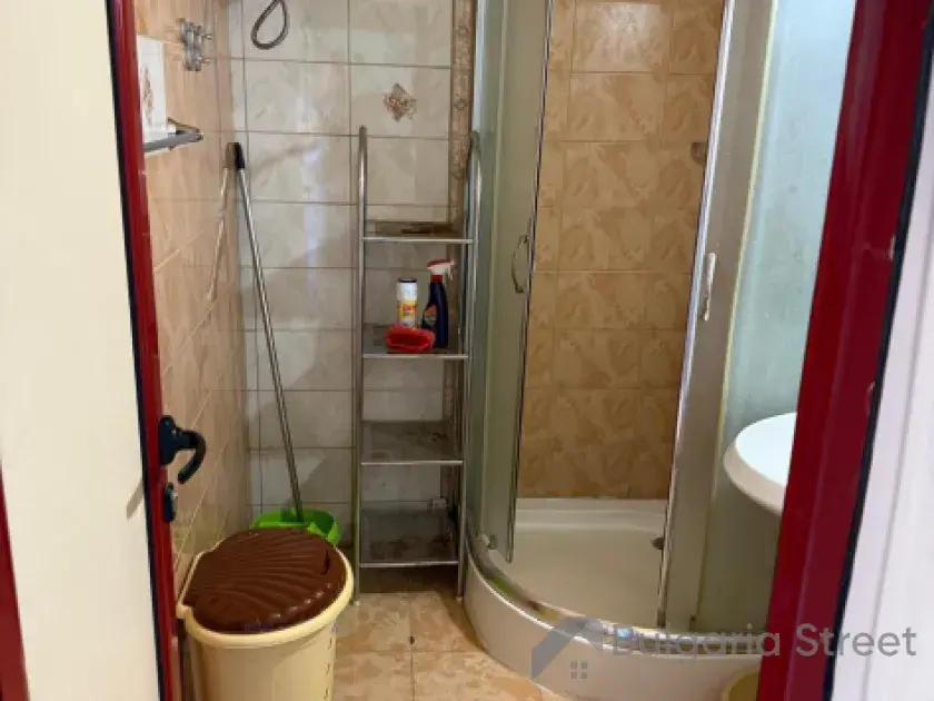 łazienka wc razem z kabiną natryskową