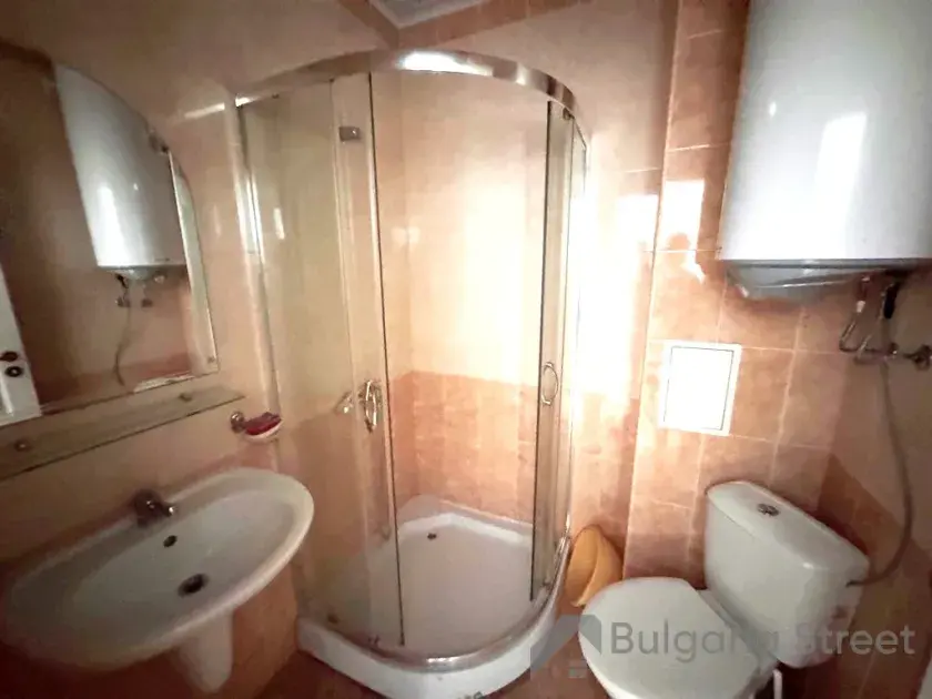 łazienka wc razem z prysznicem