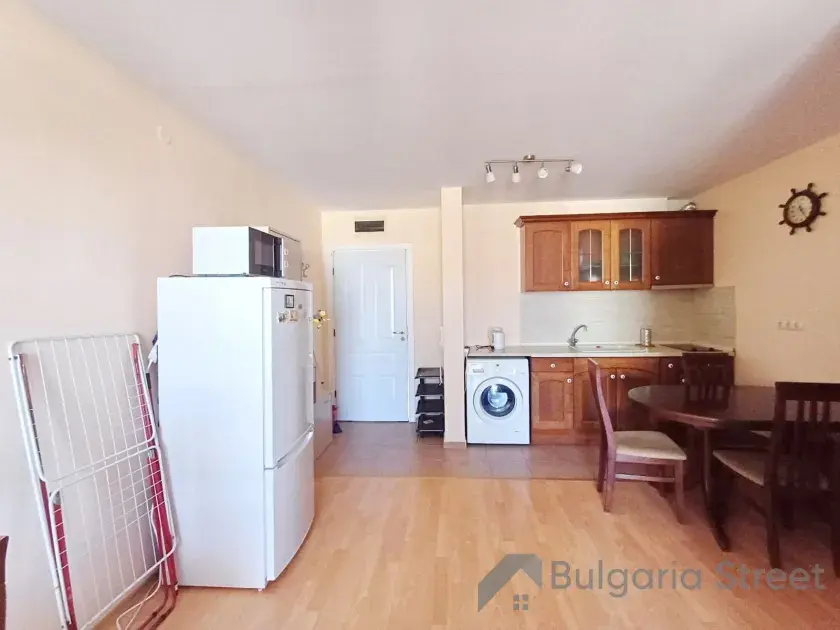 widok na salon i kuchnie