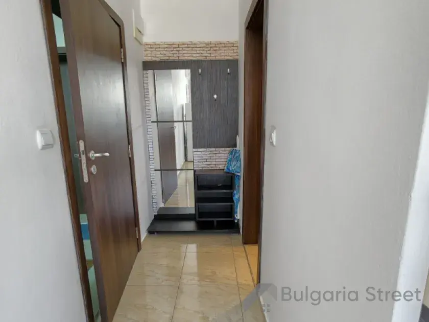 widok na salon i aneks kuchenny