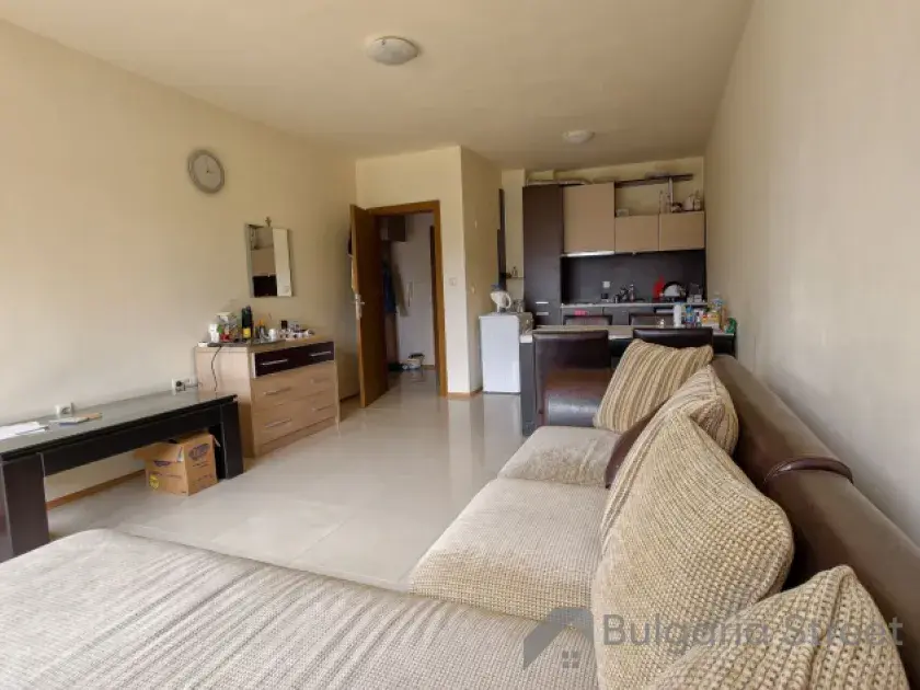 Salon z wyposażeniem