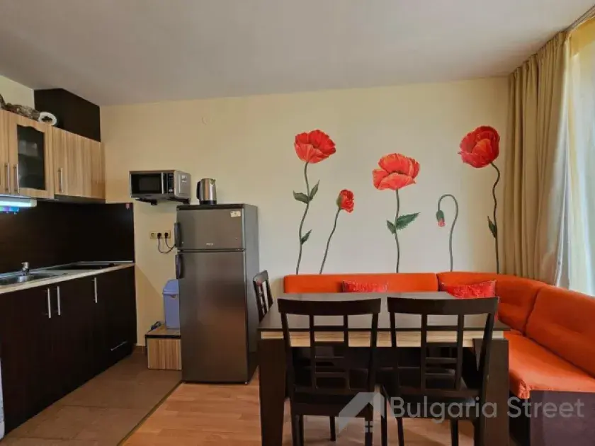 widok na kuchnie i część jadalnianą