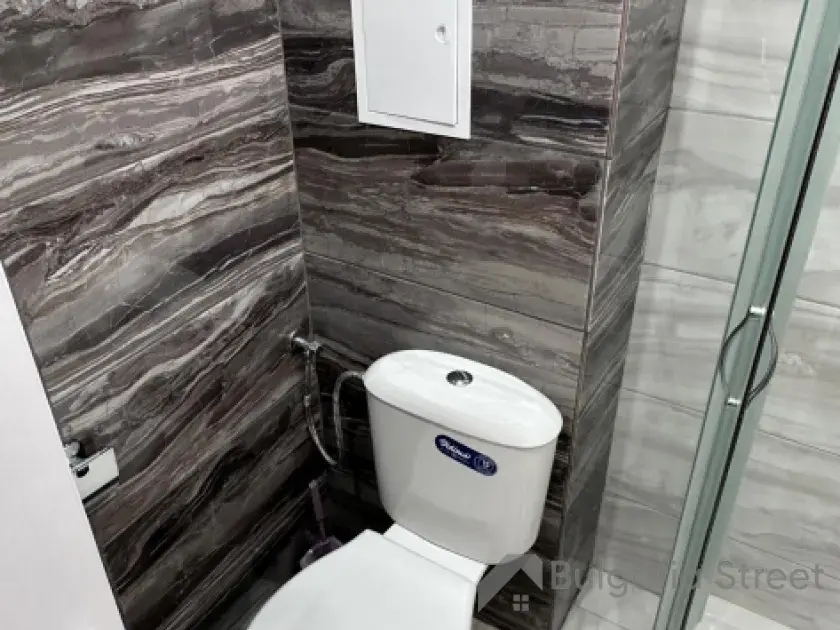 łazienka wc razem z prysznicem