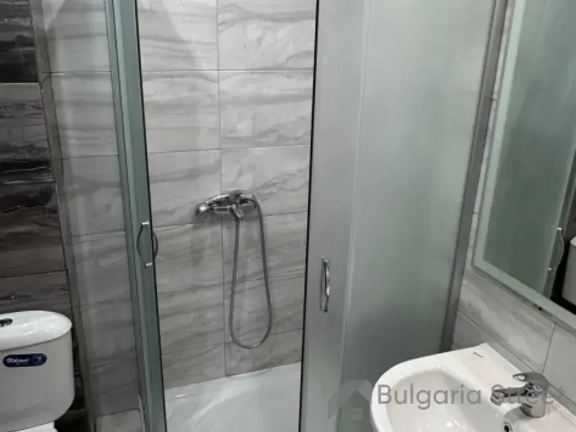 łazienka wc razem z prysznicem