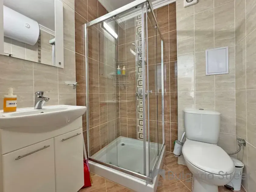 łazienka wc razem z kabiną natryskową