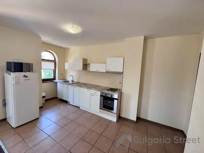 widok na salon i aneks kuchenny