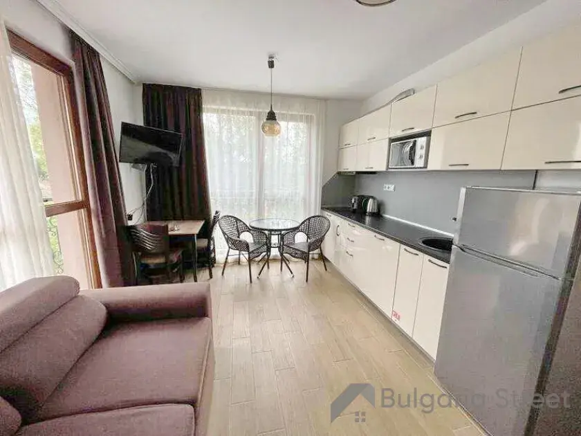 widok na salon i aneks kuchenny