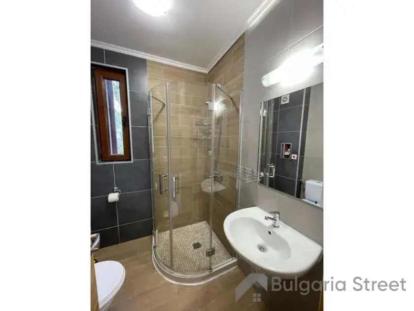 łazienka wc razem z prysznicem