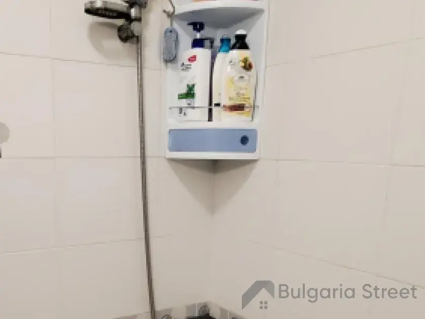 łazienka wc razem z wanną