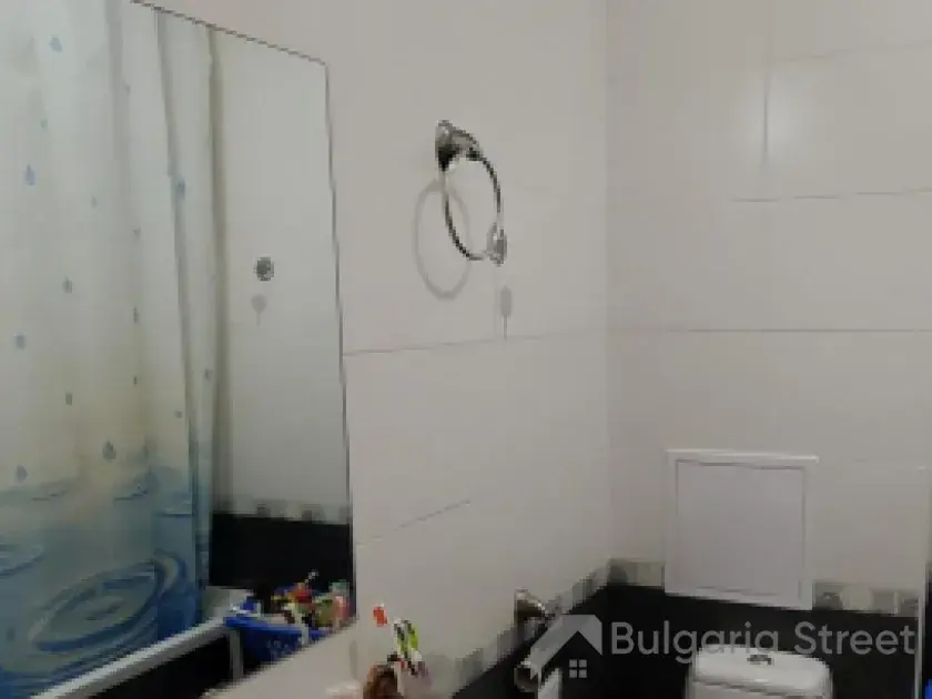 łazienka wc razem z wanną