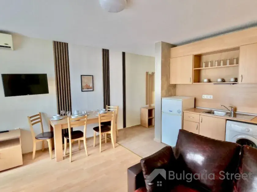widok na salon i aneks kuchenny