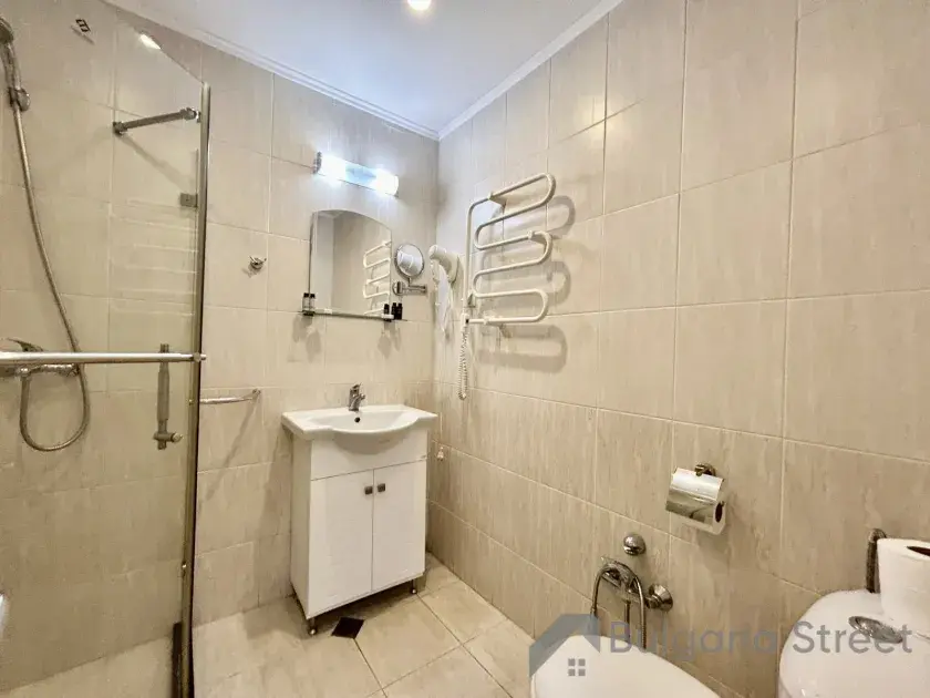 łazienka wc razem z prysznicem