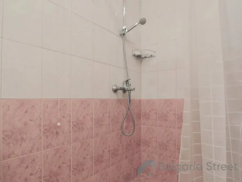 łazienka wc razem z prysznicem