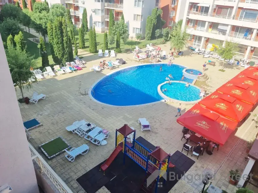 widok na kompleks basen