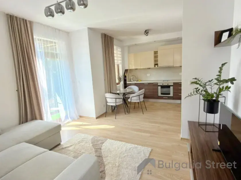 widok na salon i kuchnię