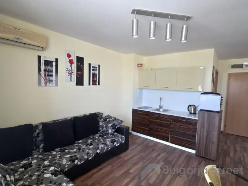 widok na salon i kuchnie