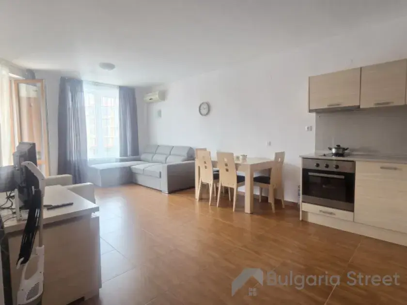 widok na salon i aneks kuchenny