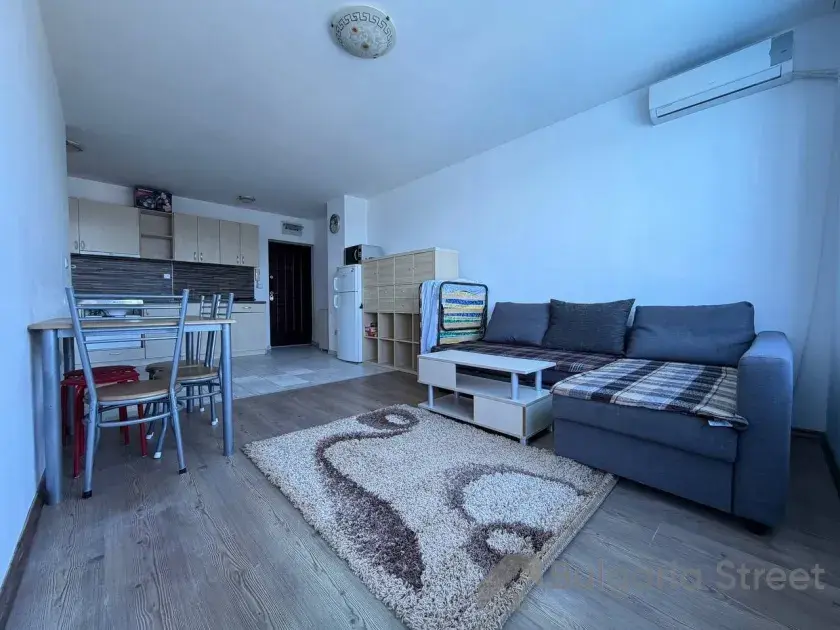 widok na salon i kuchnie