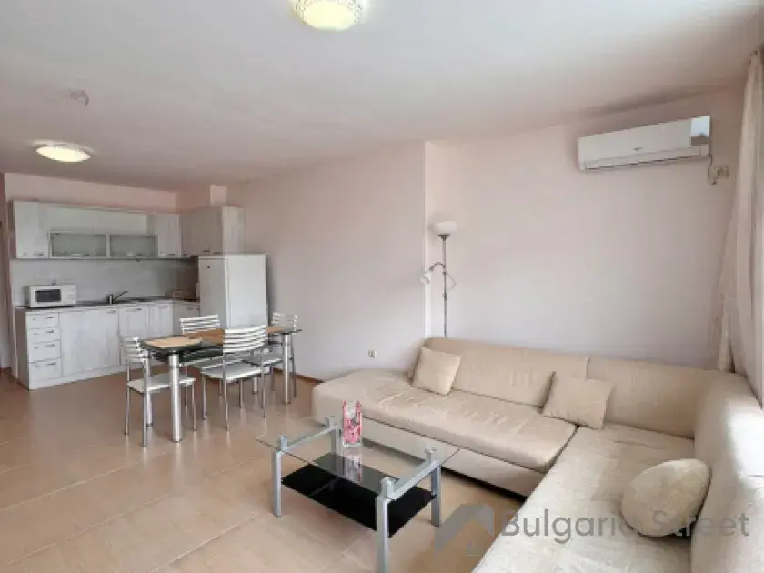 widok na salon i kuchnie