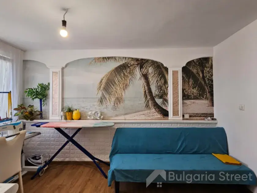 Dom po kapitalnym remoncie z garażem - salon
