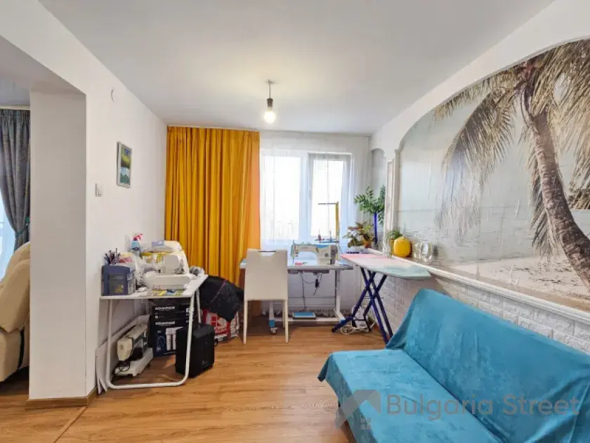 Dom po kapitalnym remoncie z garażem - salon