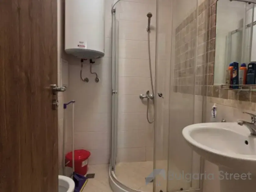 łazienka wc razem z kabiną natryskową