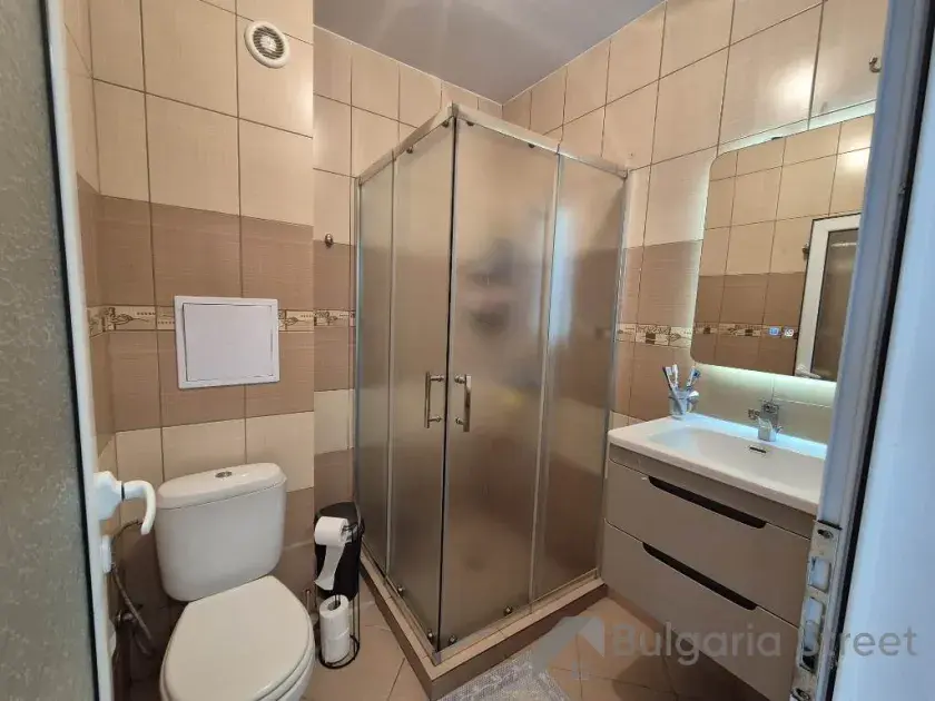 łazienka wc razem z kabiną natryskową