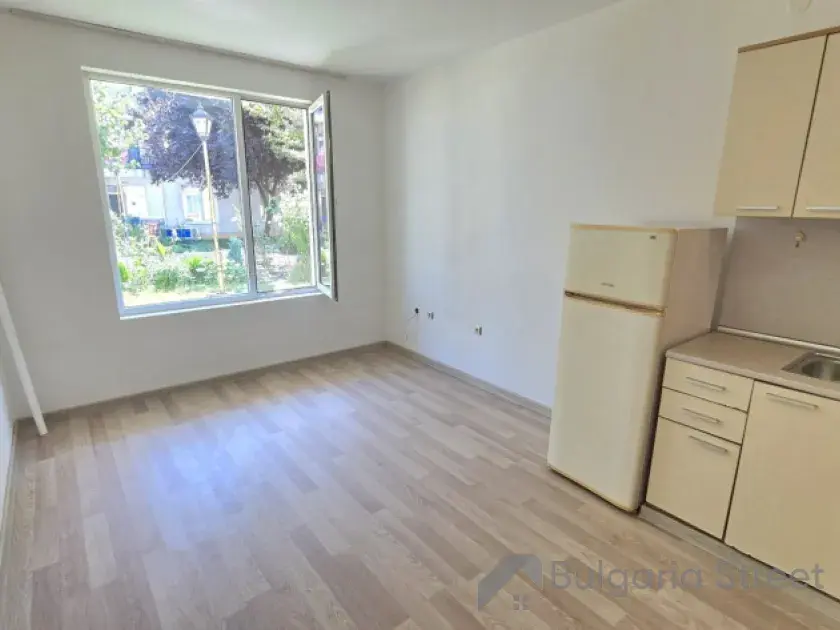 widok na salon i kuchnie