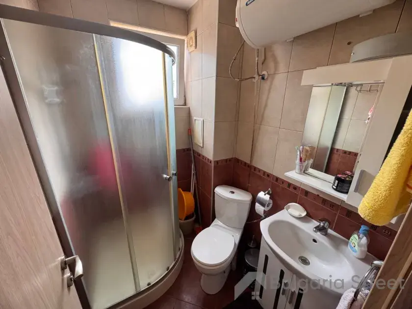 łazienka wc razem z prysznicem