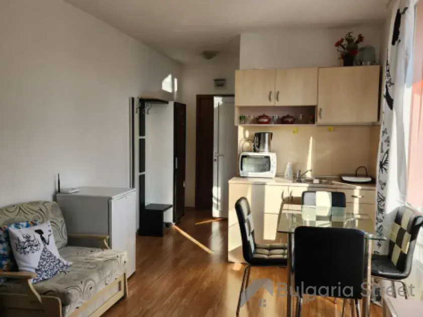 widok na salon i kuchnie