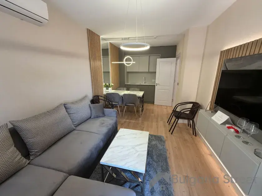 widok na salon i aneks kuchenny