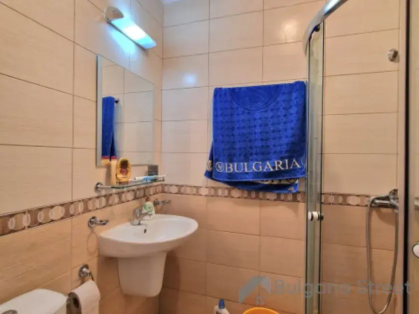 łazienka wc razem z kabiną natryskową