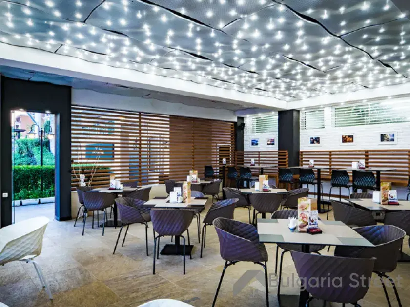restauracja na terenie kompleksu