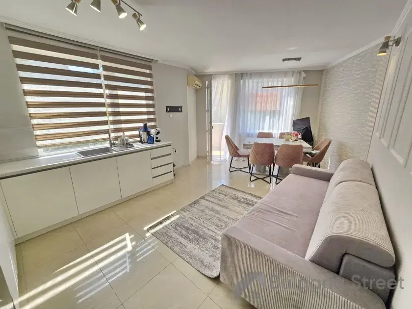 widok na salon i kuchnie