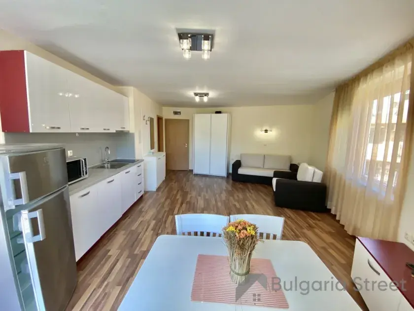 widok na kuchnie i salon