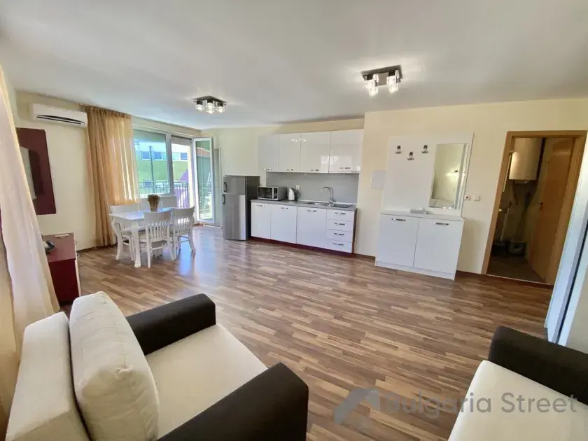 widok na salon i kuchnie