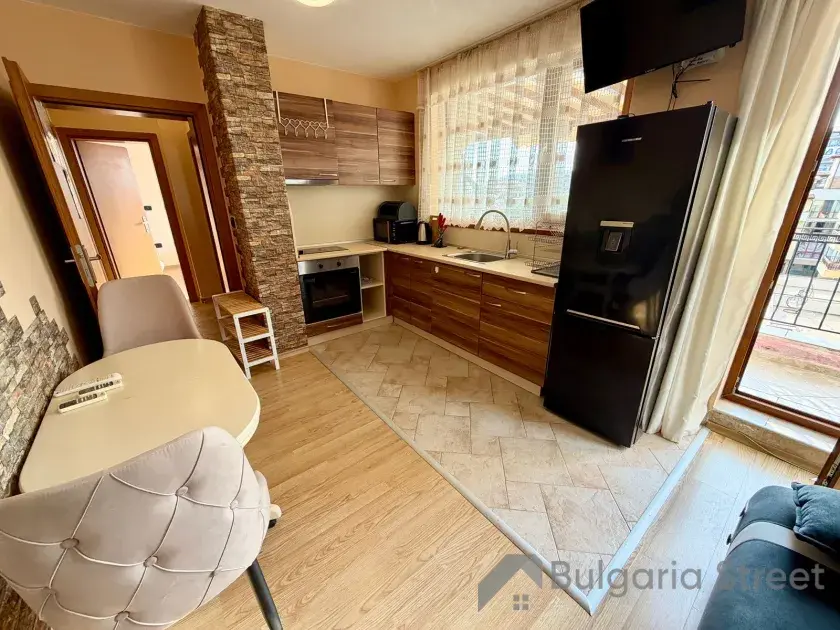 widok na salon i aneks kuchenny
