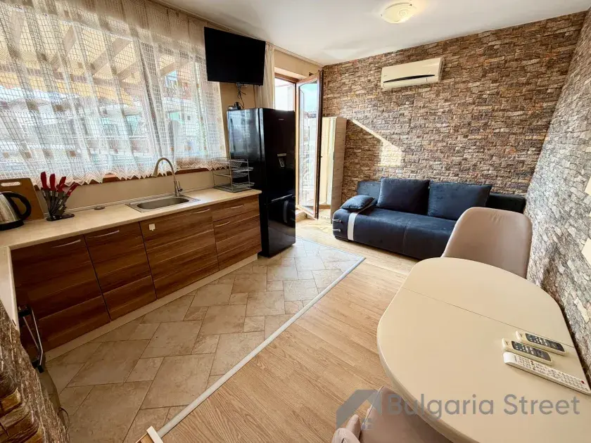 widok na salon i aneks kuchenny
