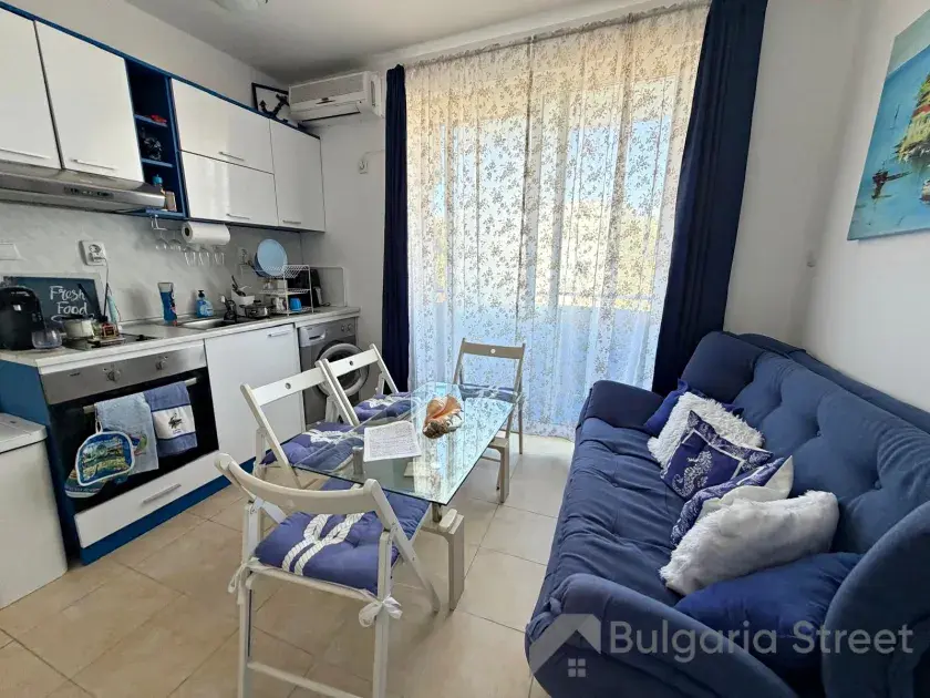 widok na salon i aneks kuchenny