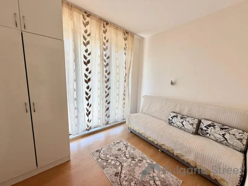 sofa w sypialni