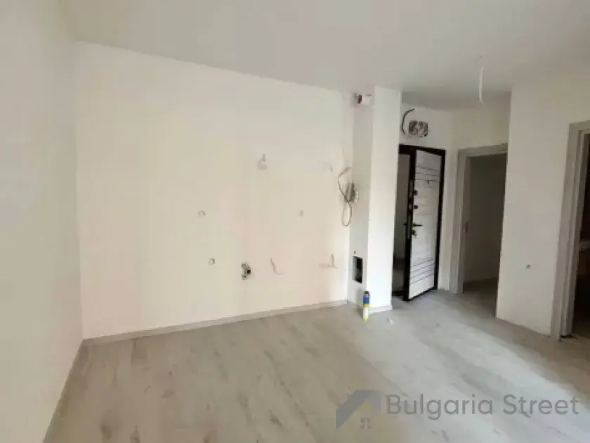 pokój bez mebli