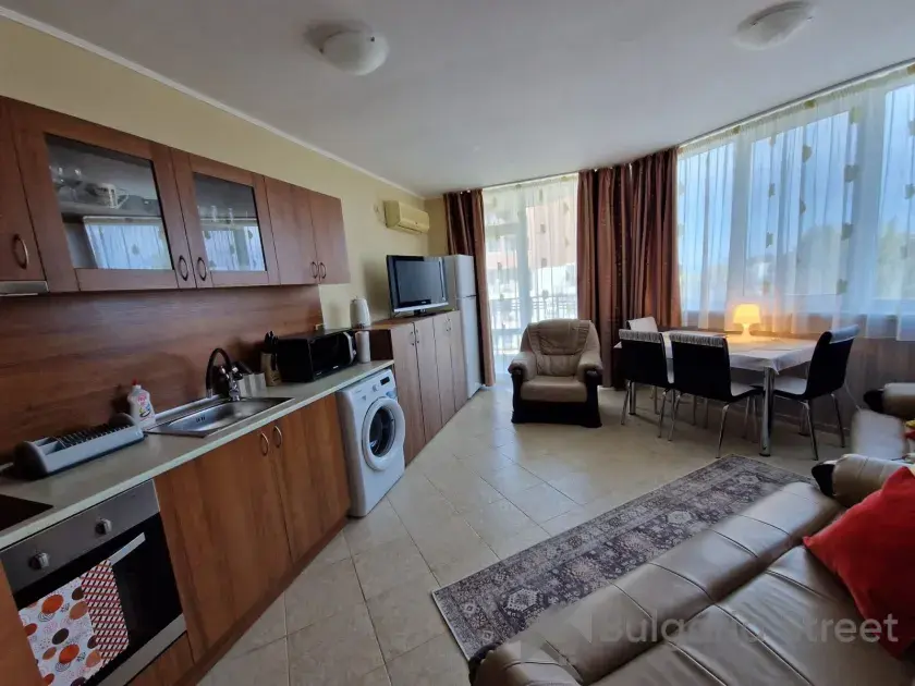 widok na salon i kuchnie