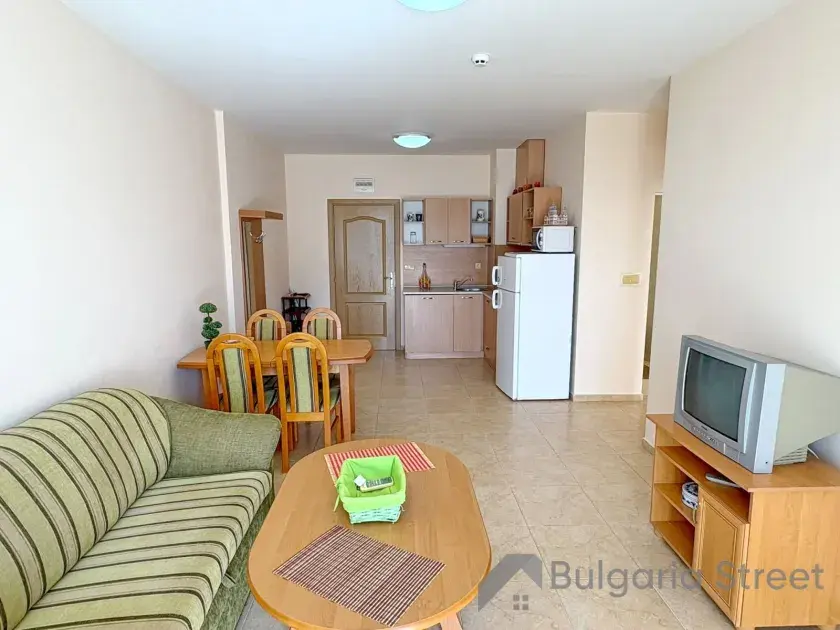 widok na salon i aneks kuchenny