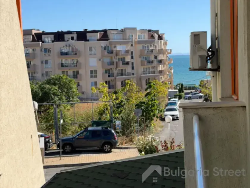 Widok na morze z balkonu Sea Gate