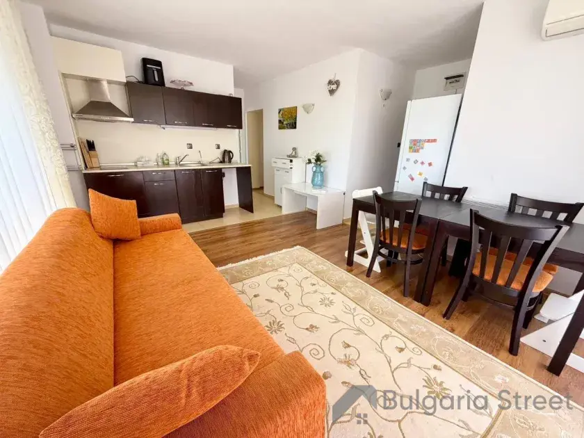 widok na salon i kuchnie
